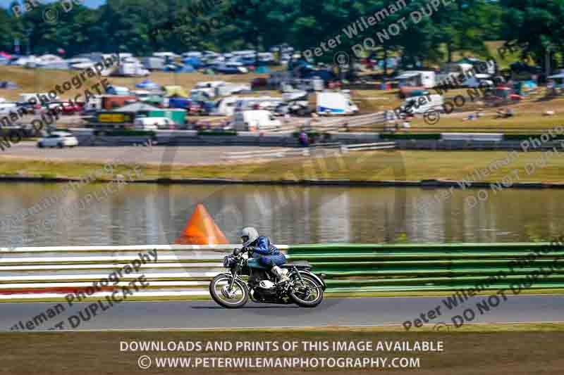 Vintage motorcycle club;eventdigitalimages;mallory park;mallory park trackday photographs;no limits trackdays;peter wileman photography;trackday digital images;trackday photos;vmcc festival 1000 bikes photographs